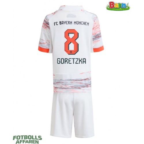 Bayern Munich Leon Goretzka #8 Bortaställ Barn 2025-26 Kortärmad (+ Korta byxor)